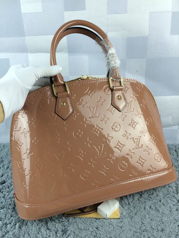 ルイヴィトンバッグ背面デザイン